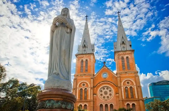 拍摄角度：展现独特视角---仰拍